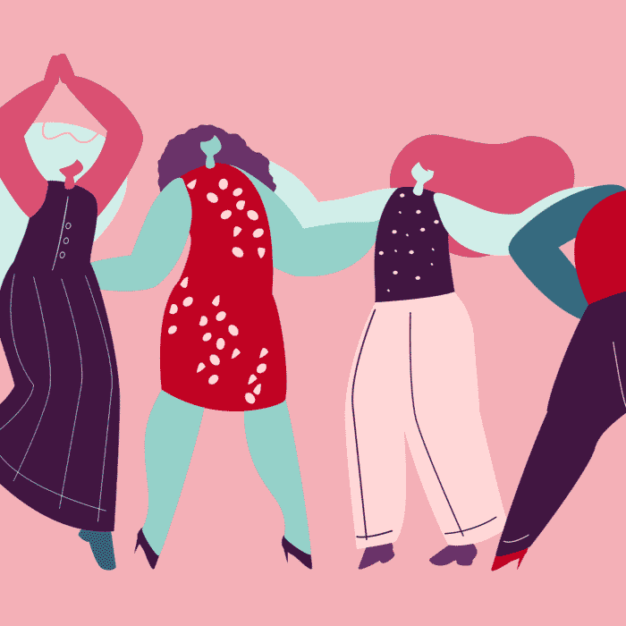 Femmes se tenant par la taille dans la sororité et l'égalité des genres.