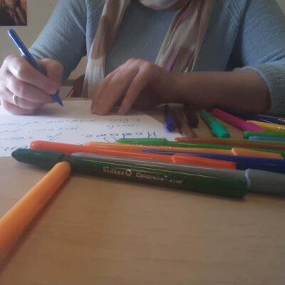 Femme qui écrit